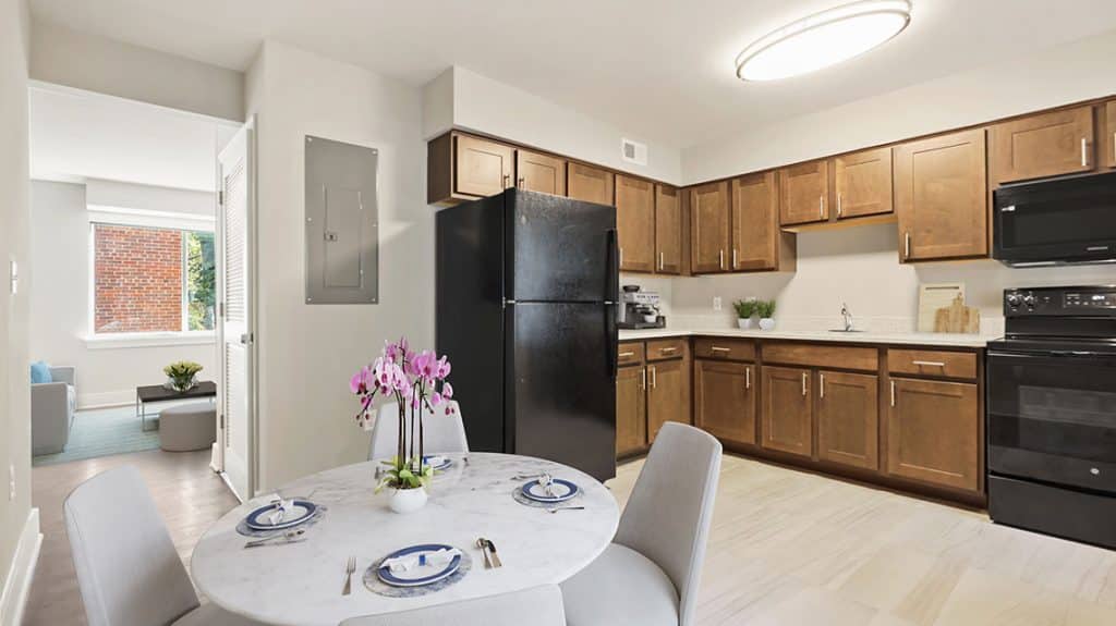 Colonnade at the Creek is NOW Leasing beautifully renovated apartment